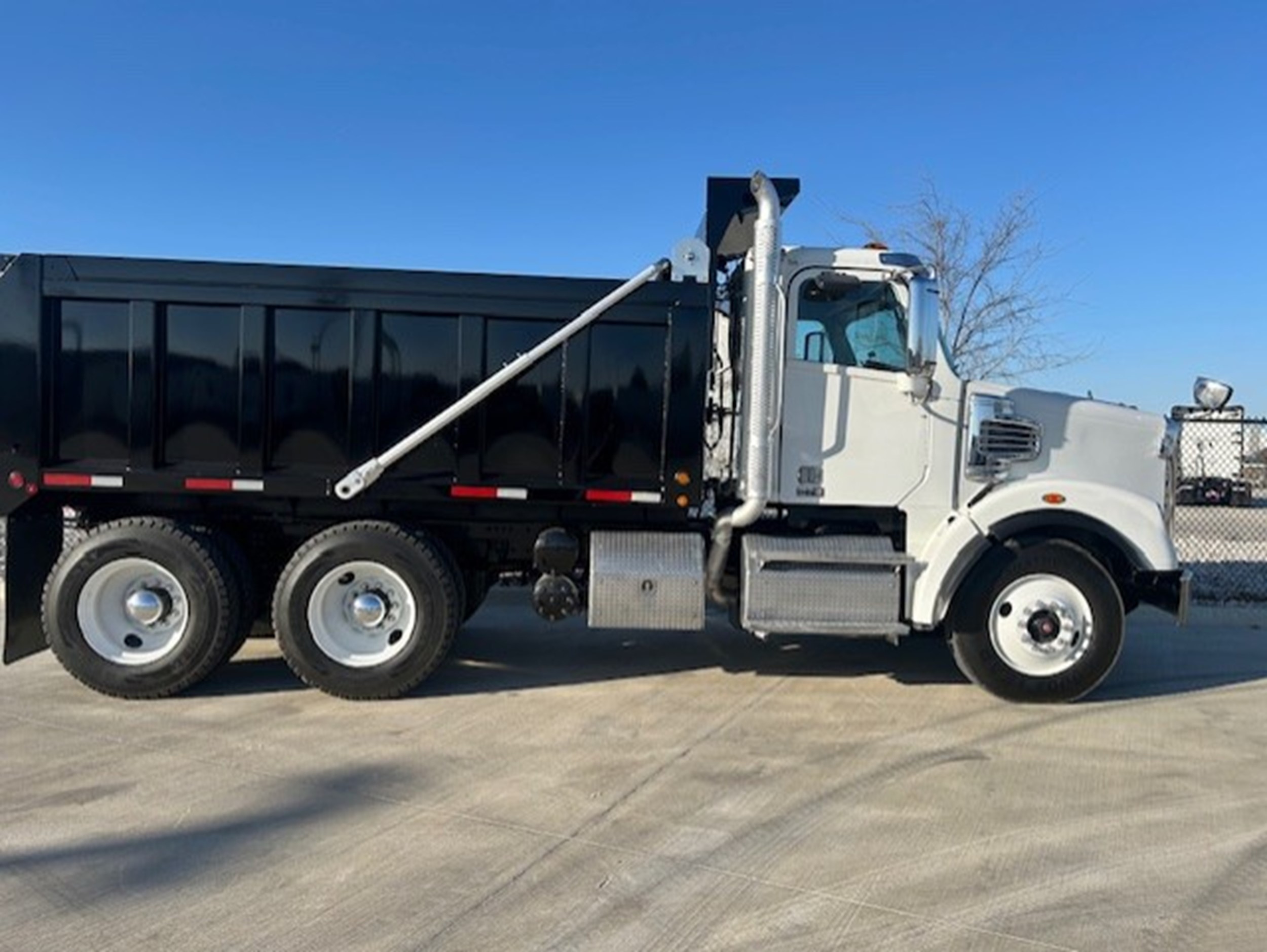 2021 Freightliner 122SD in Fort Worth, TX — photo 7