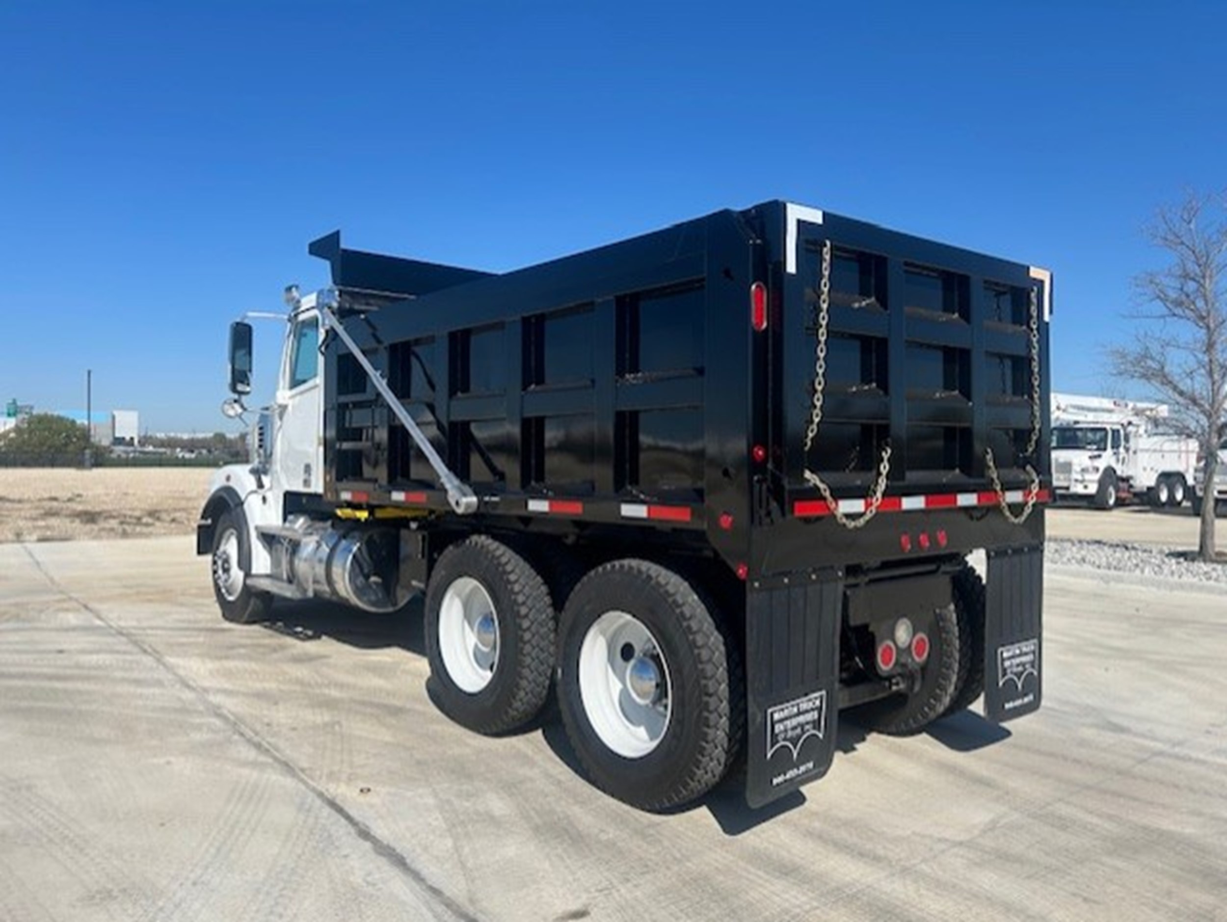 2021 Freightliner 122SD in Fort Worth, TX — photo 3