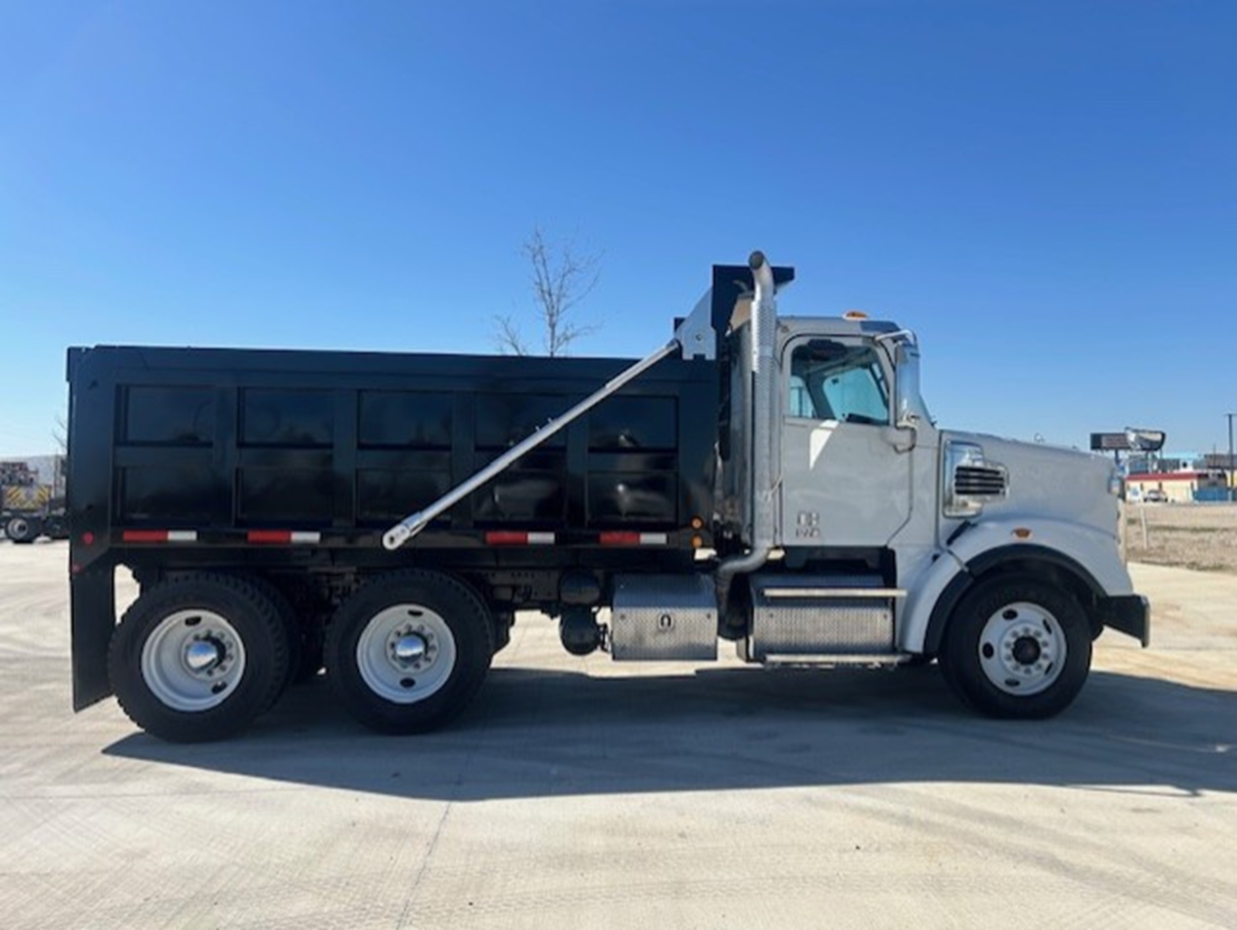 2021 Freightliner 122SD in Fort Worth, TX — photo 7