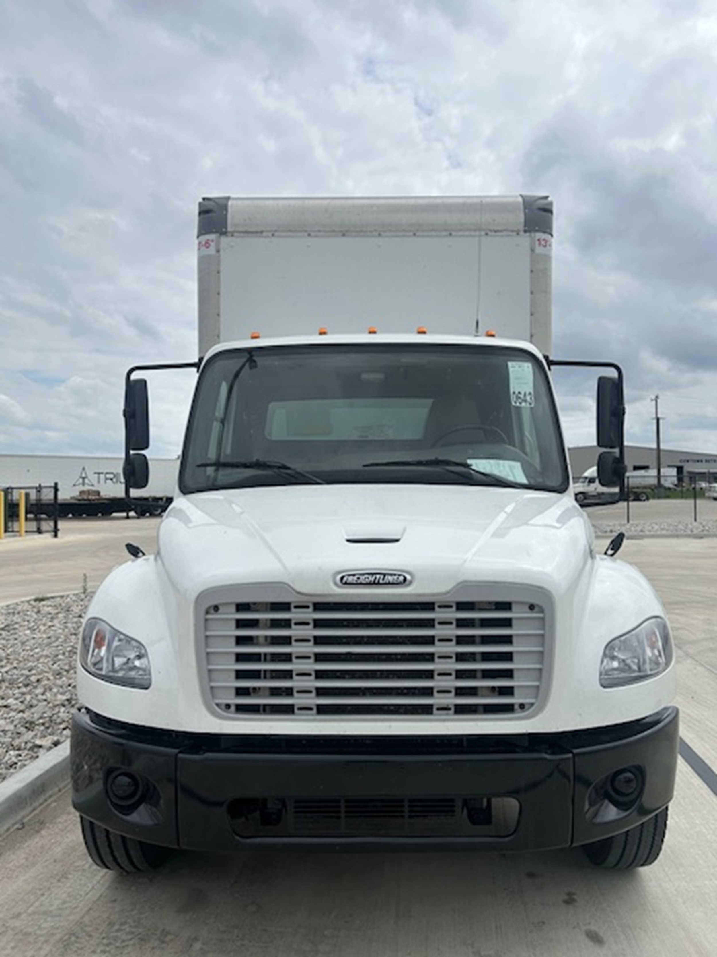 2022 Freightliner eM2 — photo 5