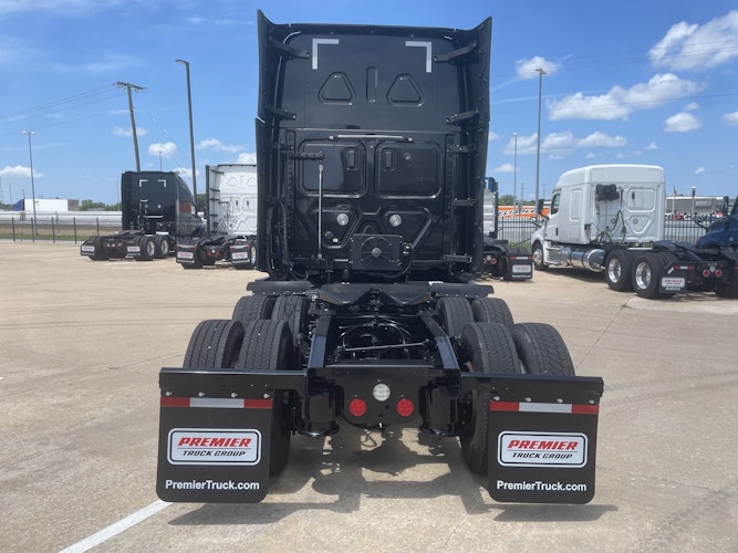 2022 Freightliner Cascadia 126" Sleeper Cab photo 3