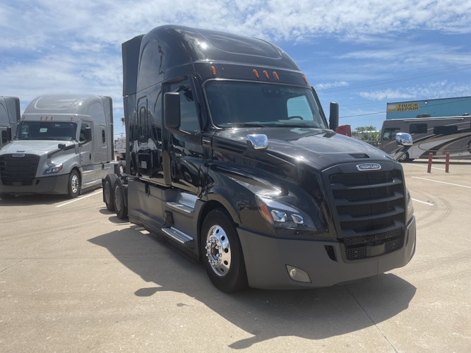 2022 Freightliner Cascadia 126" Sleeper Cab photo 4