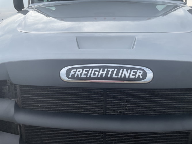 2022 Freightliner Cascadia 126" Sleeper Cab photo 3