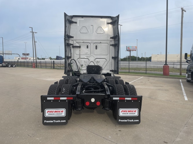 2022 Freightliner Cascadia 126" Sleeper Cab photo 4