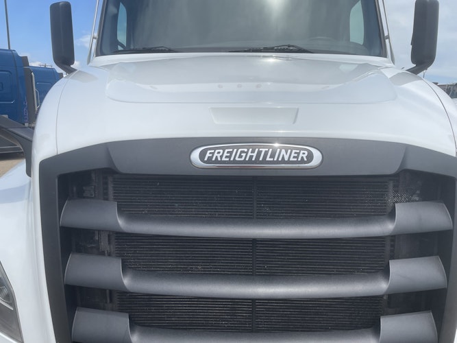 2023 Freightliner Cascadia 126" Sleeper Cab photo 3