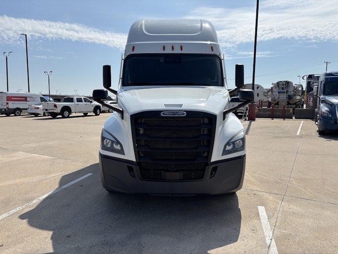 2024 Freightliner Cascadia 126" Sleeper Cab photo 2