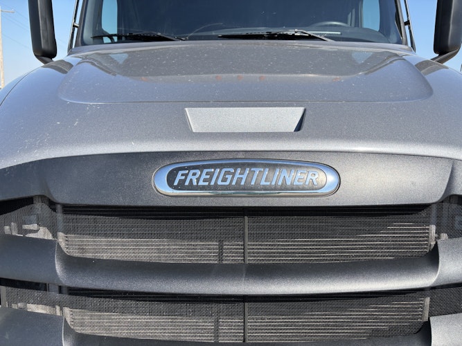 2021 Freightliner Cascadia 126" Sleeper Cab photo 3