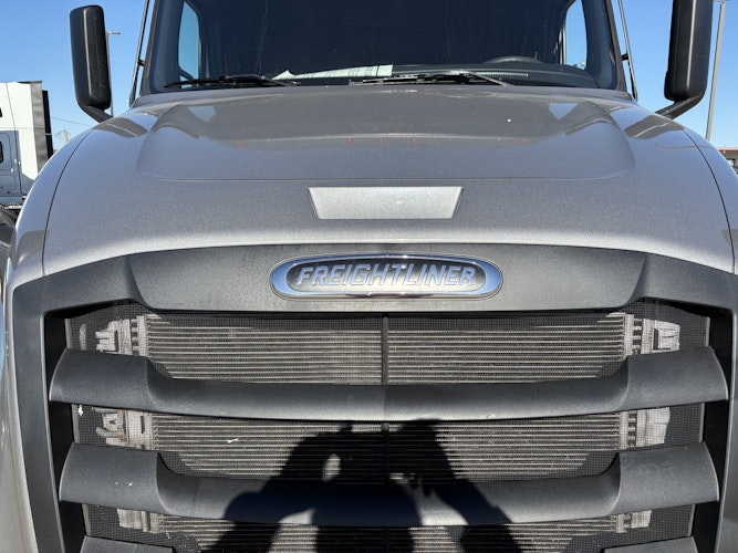 2021 Freightliner Cascadia 126" Sleeper Cab photo 3