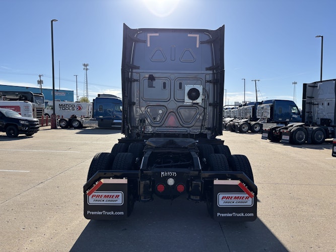 2021 Freightliner Cascadia 126" Sleeper Cab photo 4