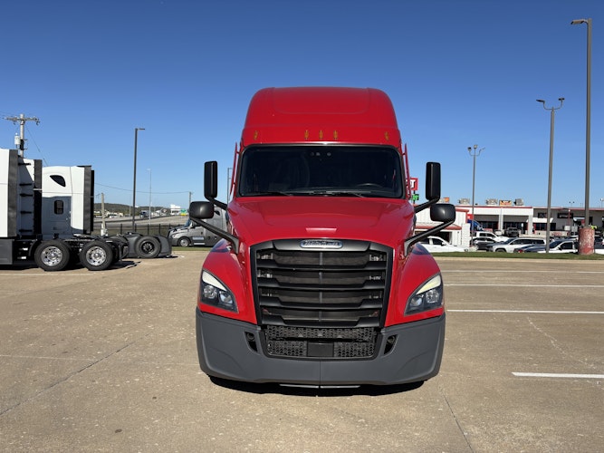 2021 Freightliner Cascadia 126" Sleeper Cab photo 2