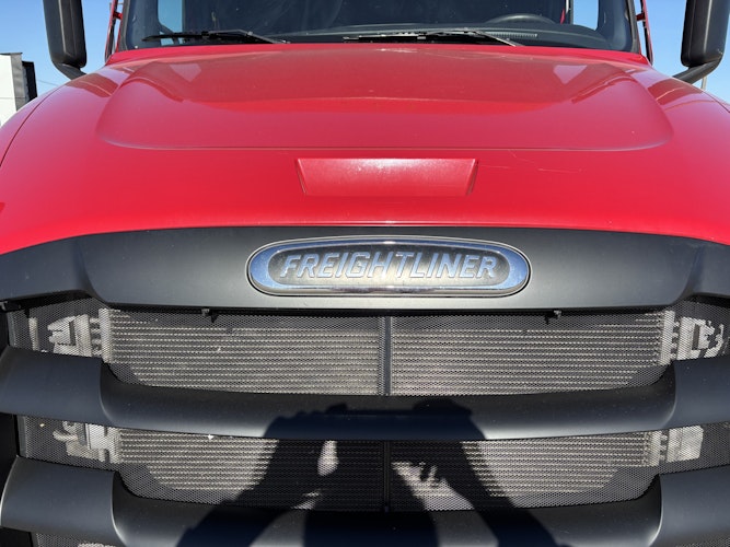 2021 Freightliner Cascadia 126" Sleeper Cab photo 3