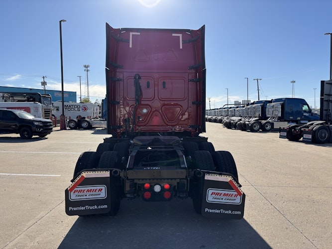 2021 Freightliner Cascadia 126" Sleeper Cab photo 4
