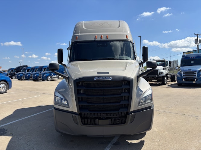 2023 Freightliner Cascadia 126" Sleeper Cab photo 2