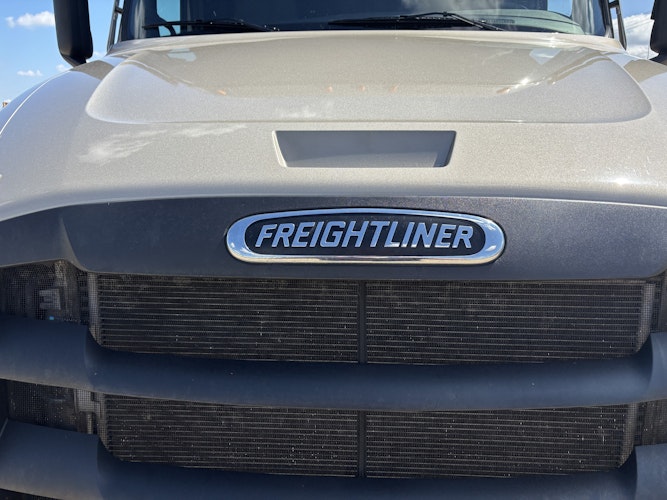 2023 Freightliner Cascadia 126" Sleeper Cab photo 3