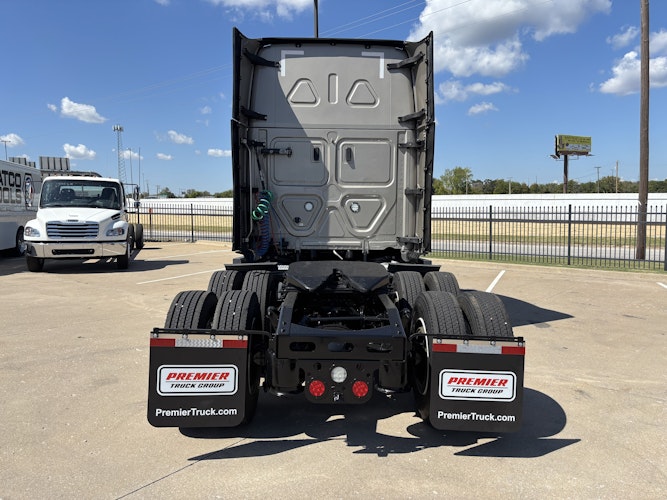 2023 Freightliner Cascadia 126" Sleeper Cab photo 4