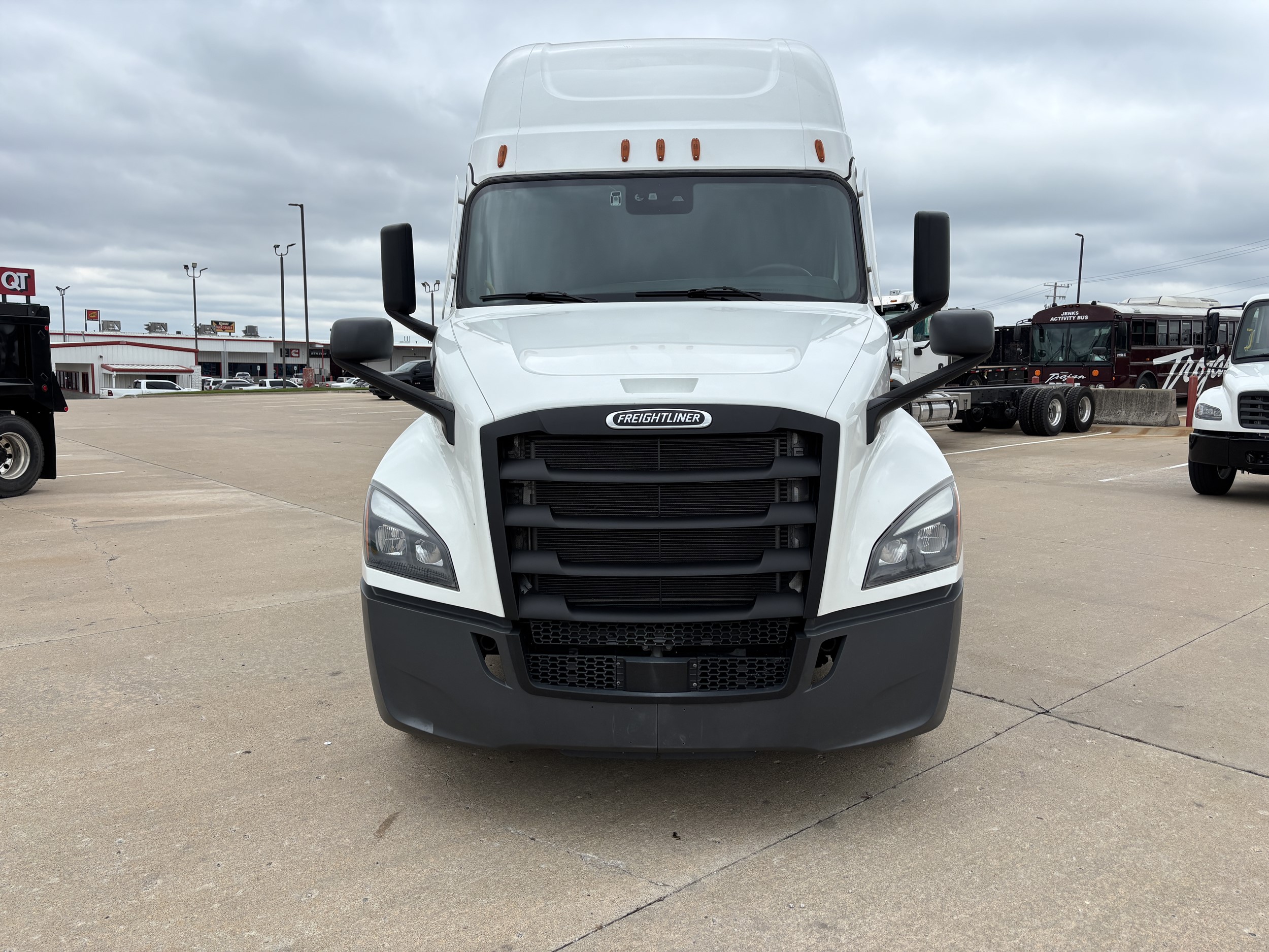 2024 Freightliner Cascadia — photo 2