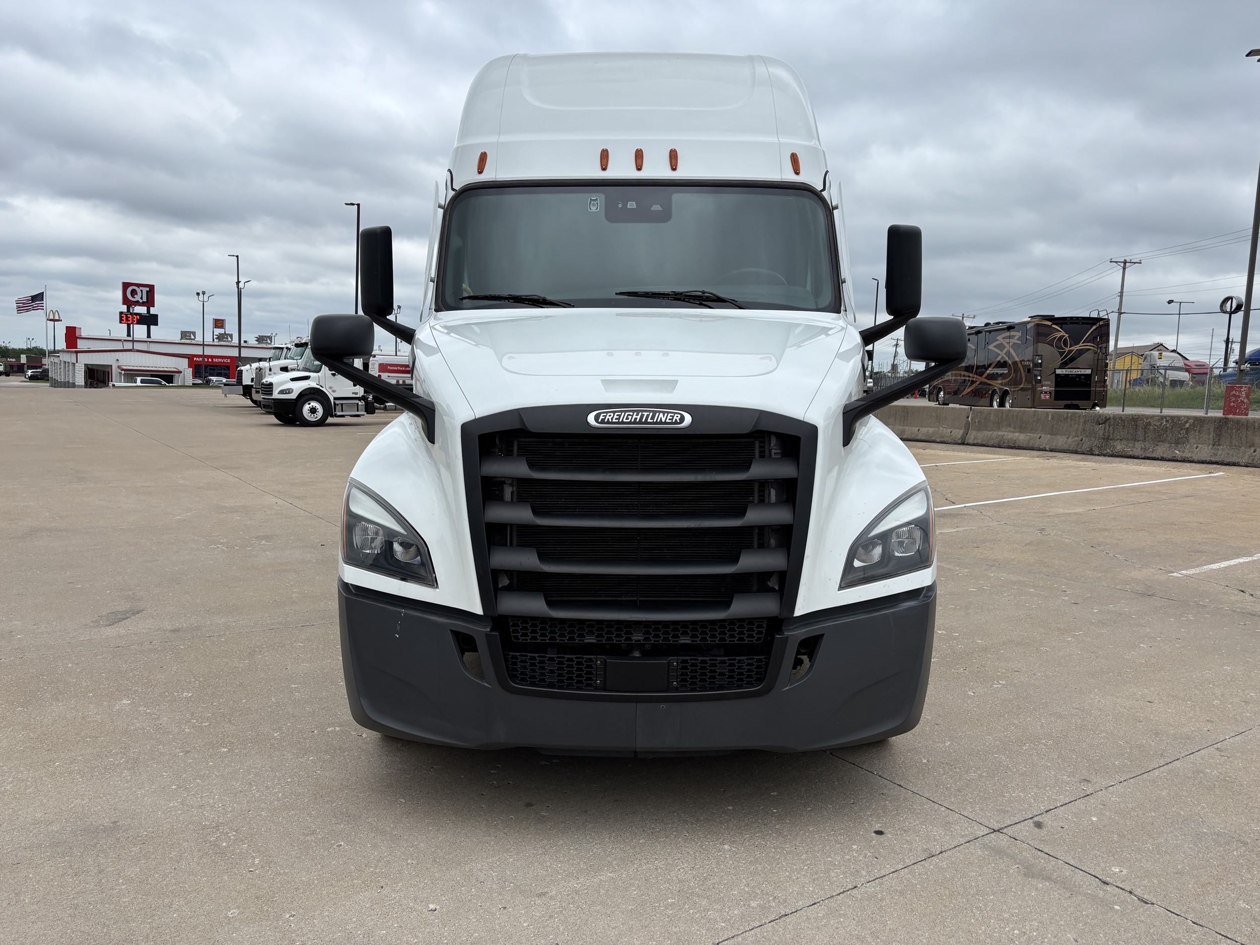 2024 Freightliner Cascadia — photo 2