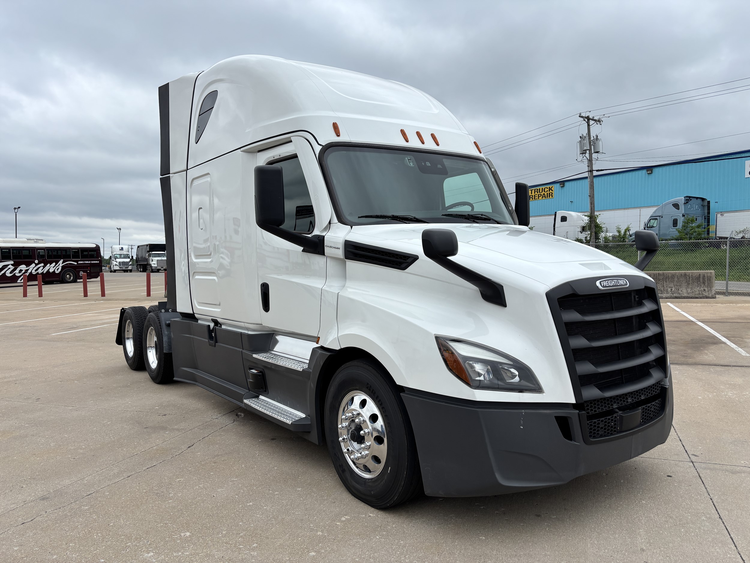 2024 Freightliner Cascadia — photo 5