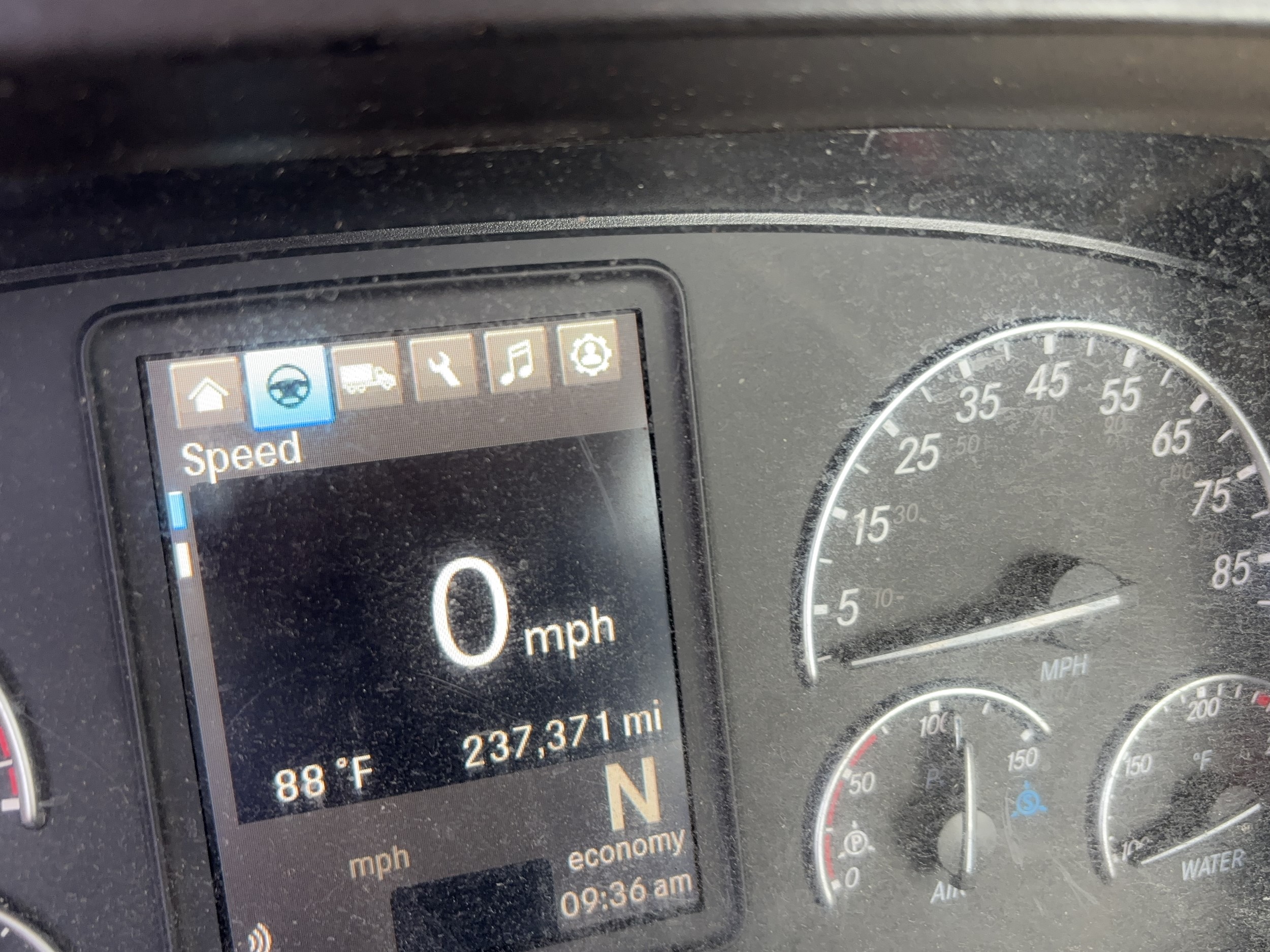 2023 Freightliner Cascadia — photo 2