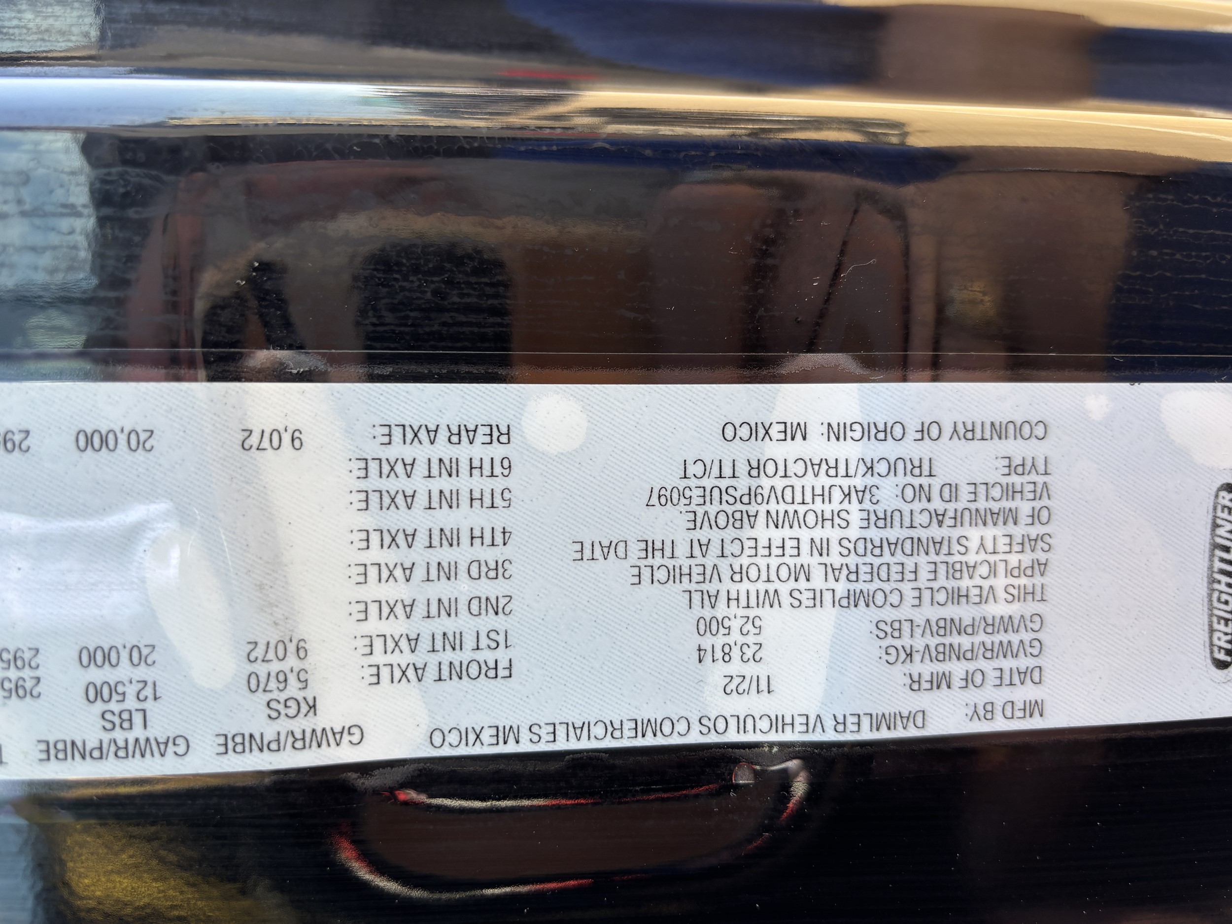 2023 Freightliner Cascadia — photo 3