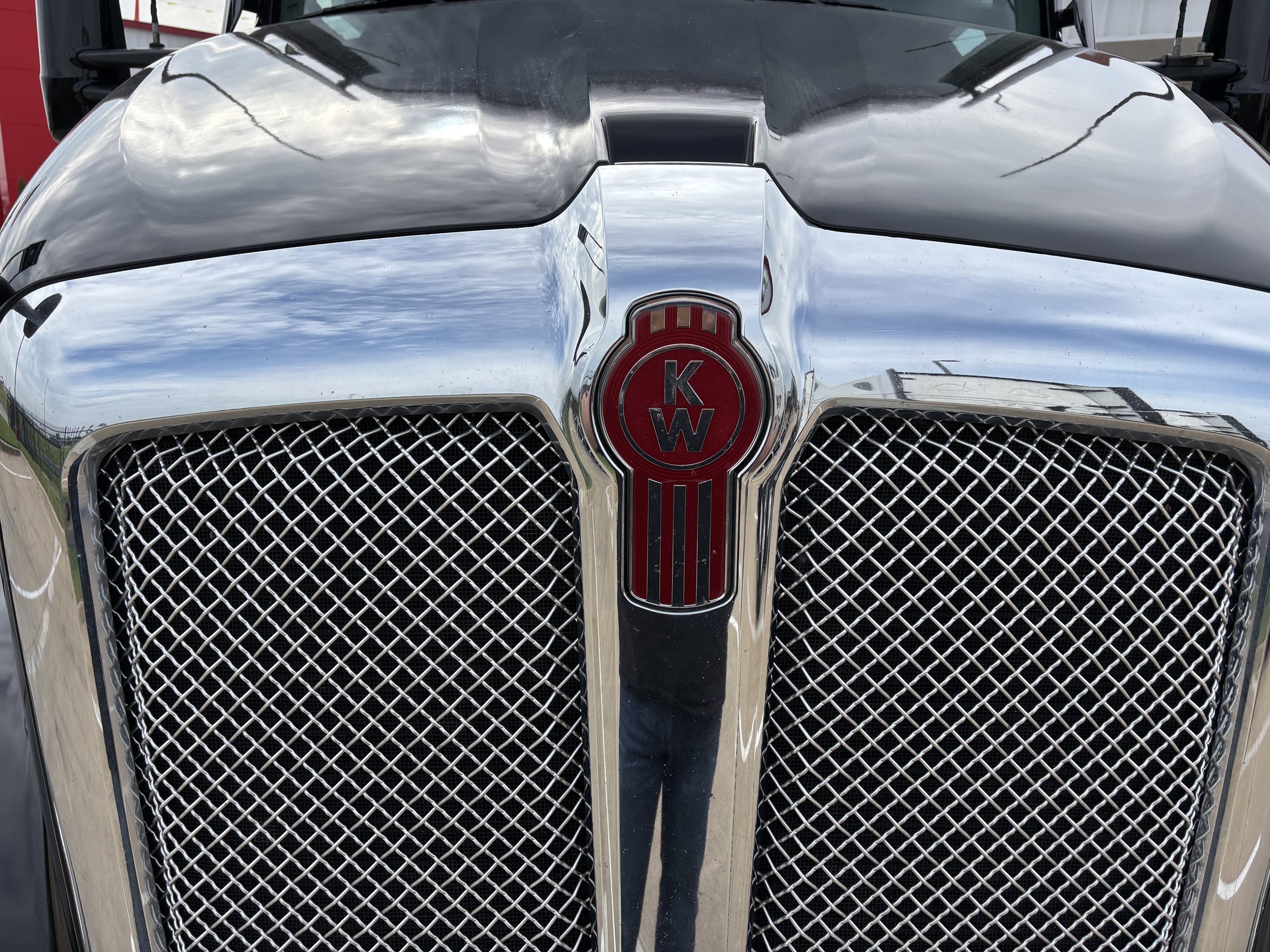 2023 Kenworth T680 — photo 3