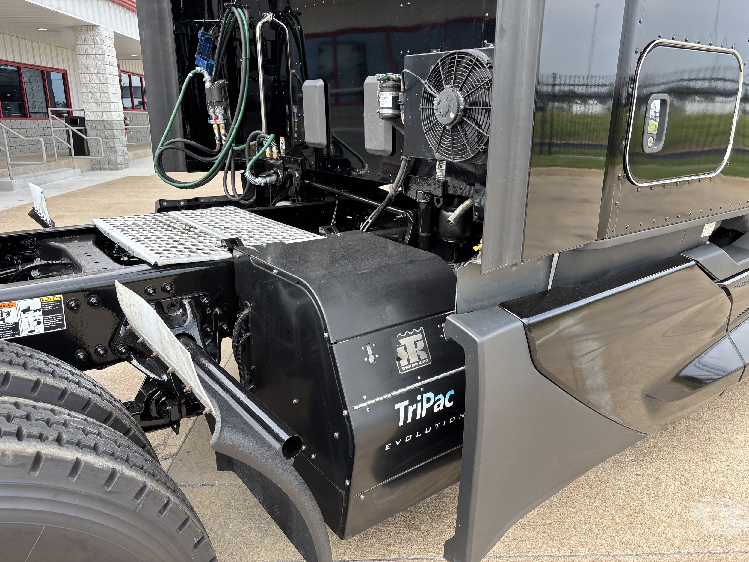 2023 Kenworth T680 — photo 6