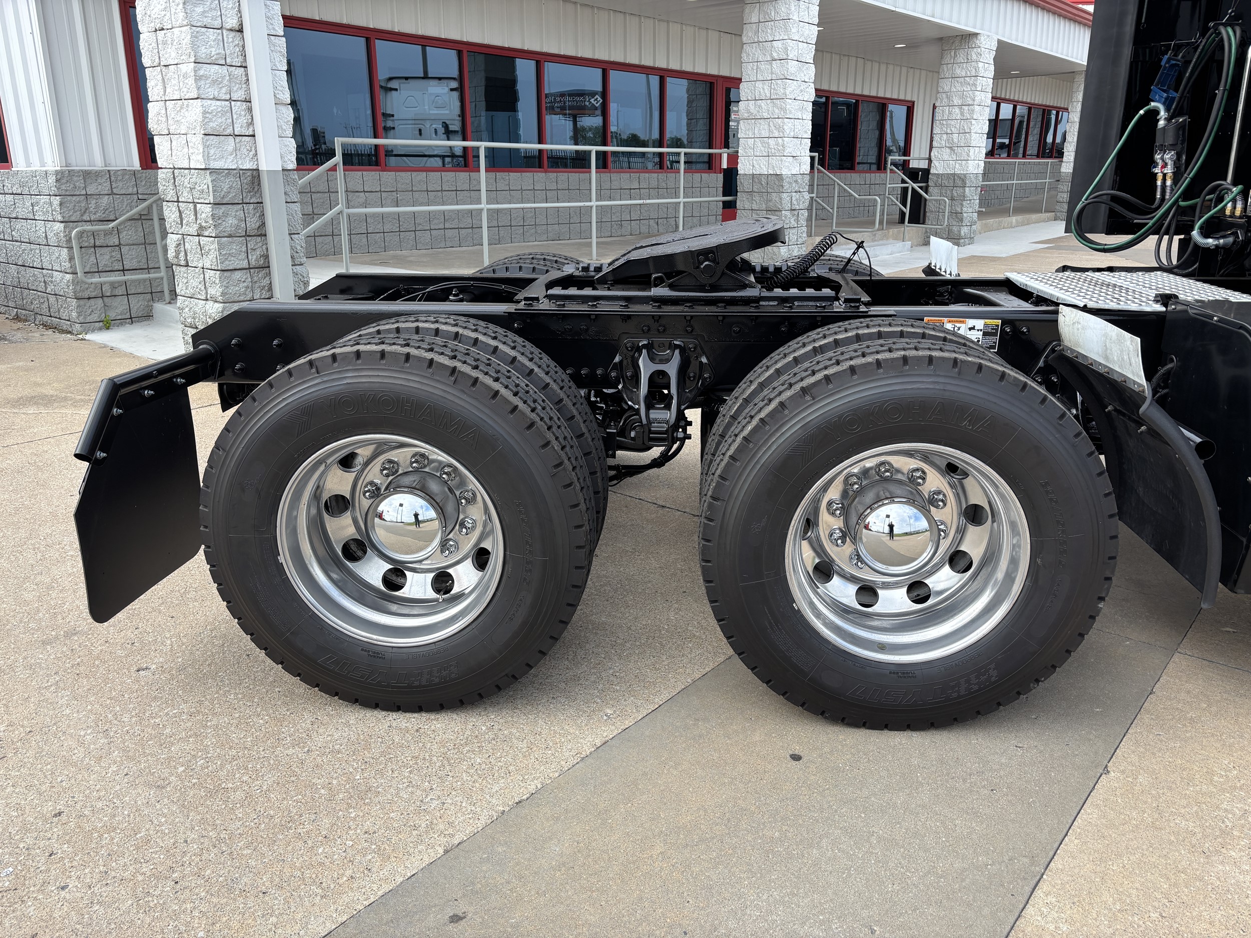 2023 Kenworth T680 — photo 7