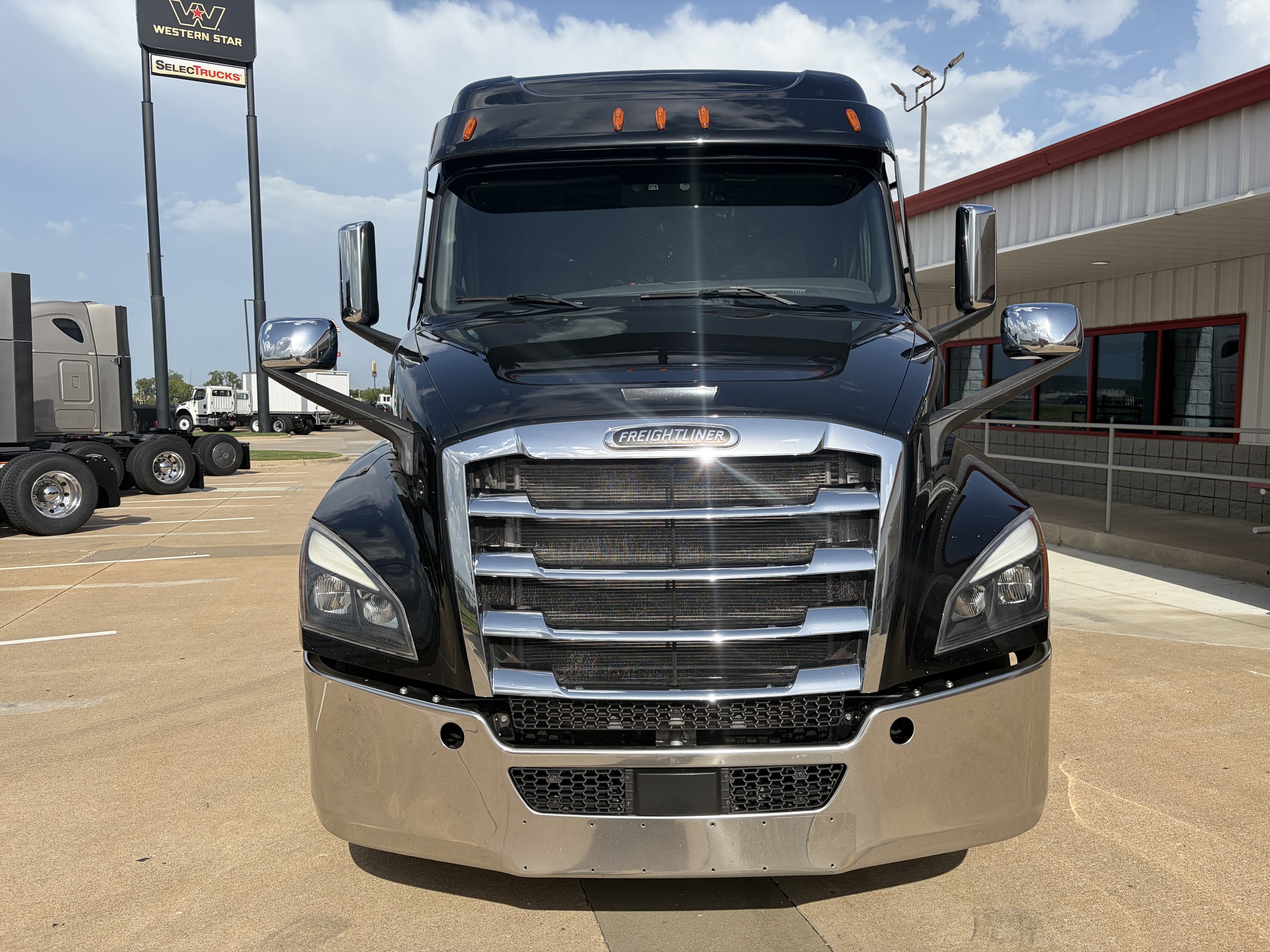2023 Freightliner — photo 2