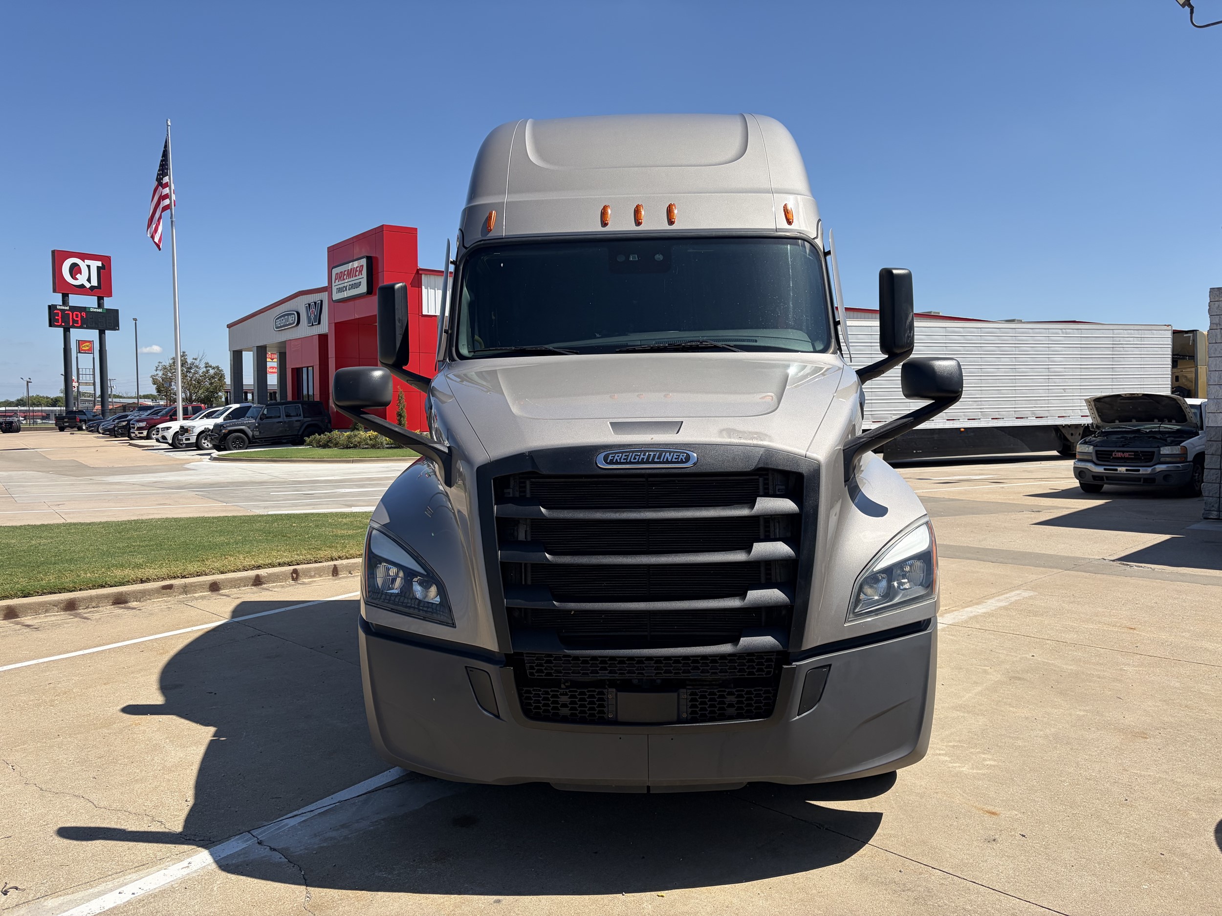 2024 Freightliner — photo 2