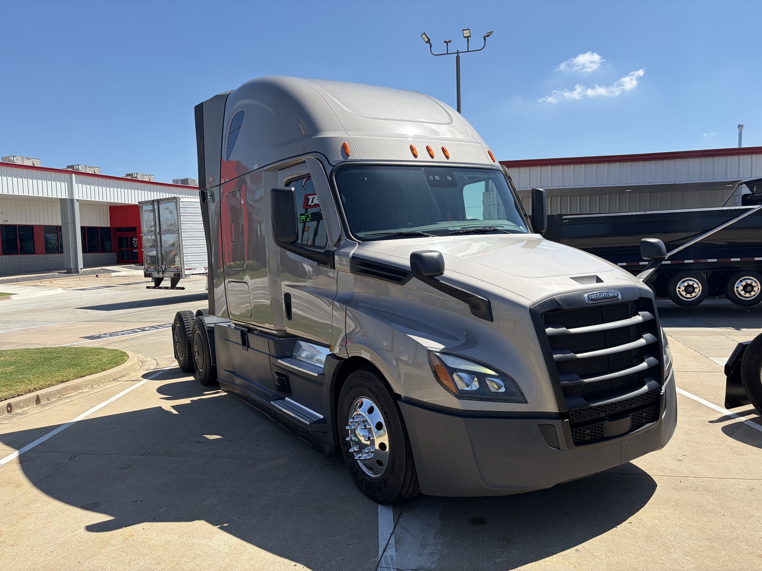 2024 Freightliner — photo 3