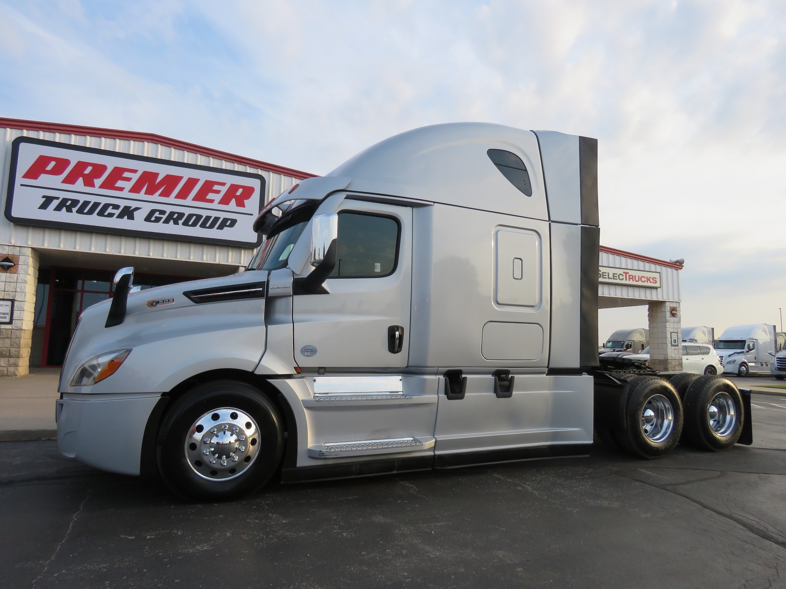 2023 Freightliner — photo 2