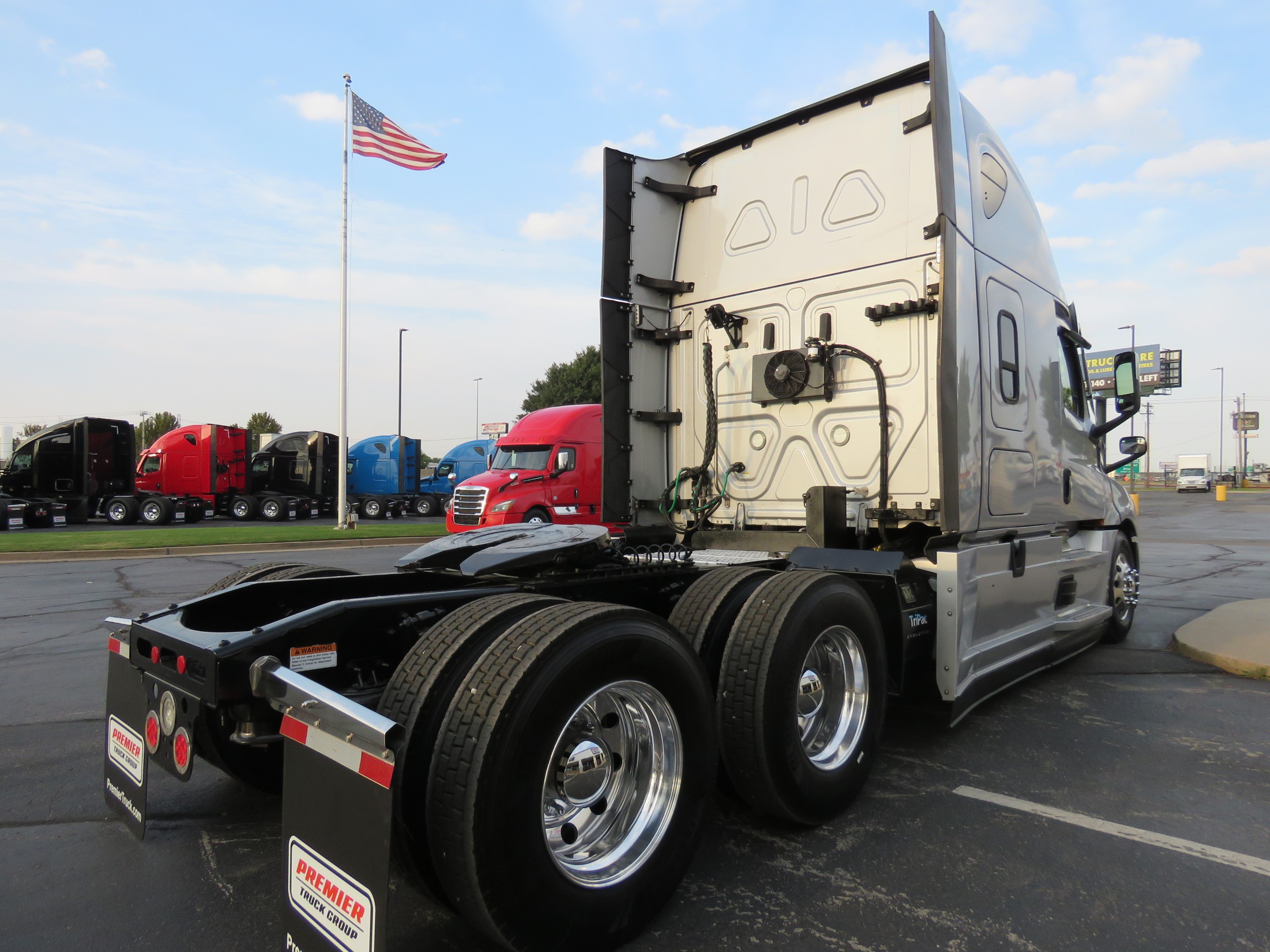 2023 Freightliner — photo 7