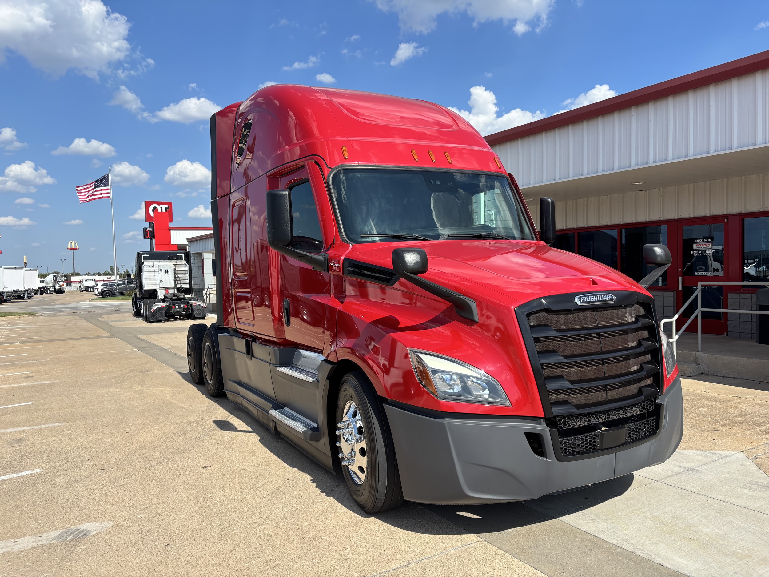 2023 Freightliner — photo 2