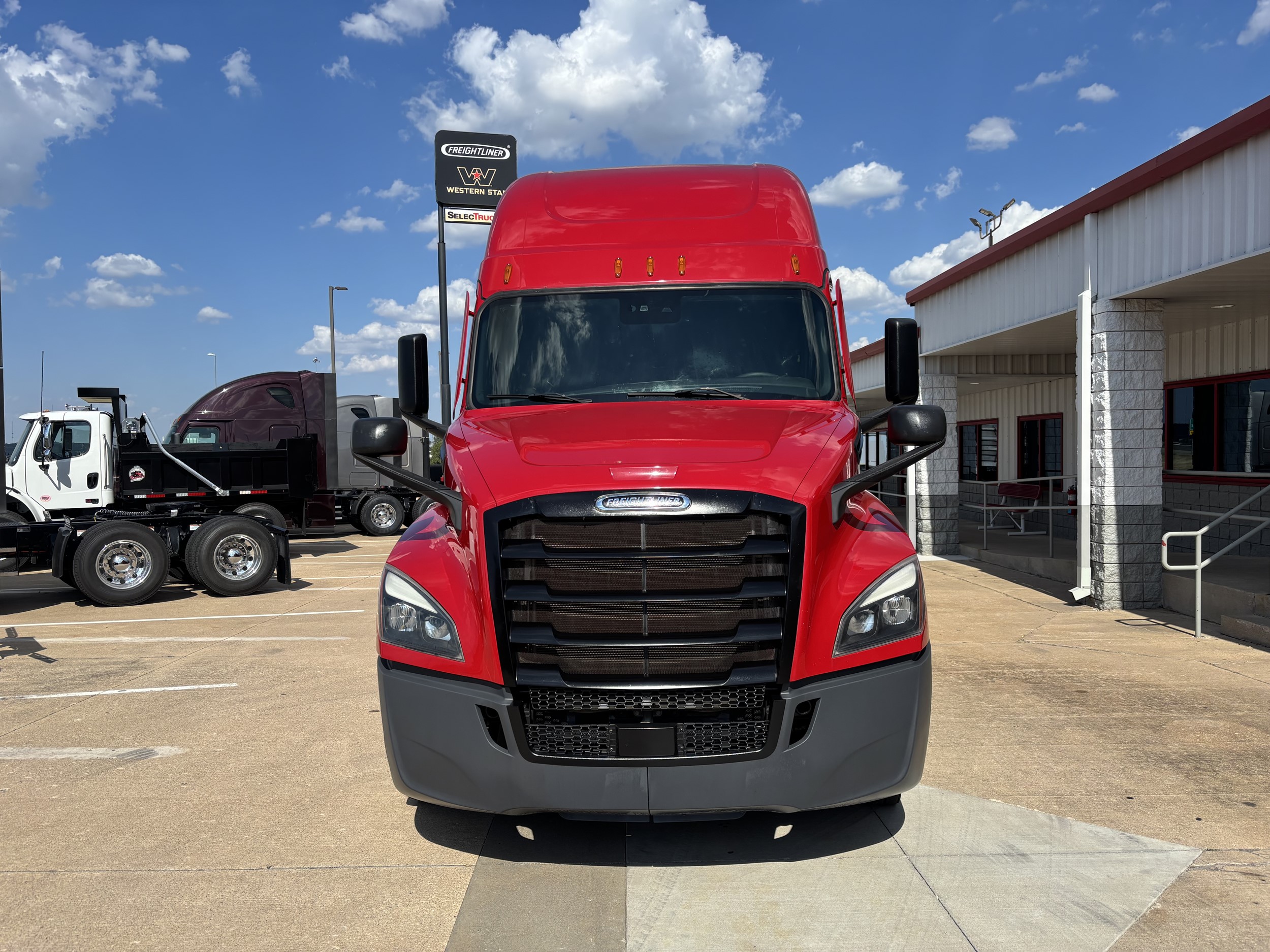 2023 Freightliner — photo 3