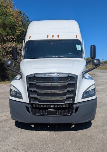 2022 Freightliner Cascadia 126" Sleeper Cab photo 2