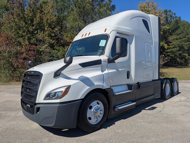 2022 Freightliner Cascadia 126" Sleeper Cab photo 3