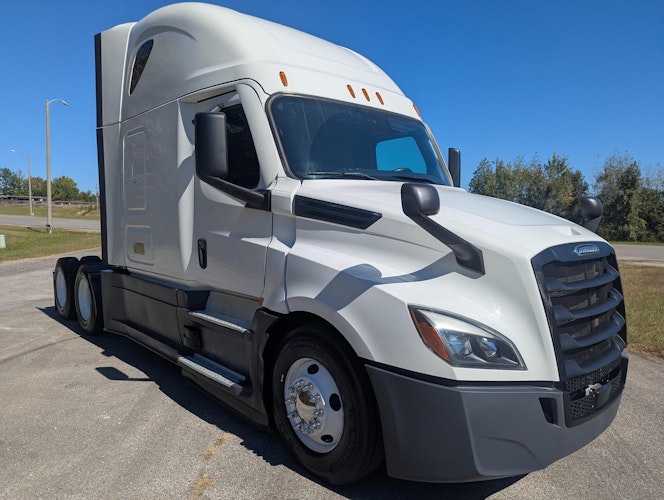 2022 Freightliner Cascadia 126" Sleeper Cab photo 4
