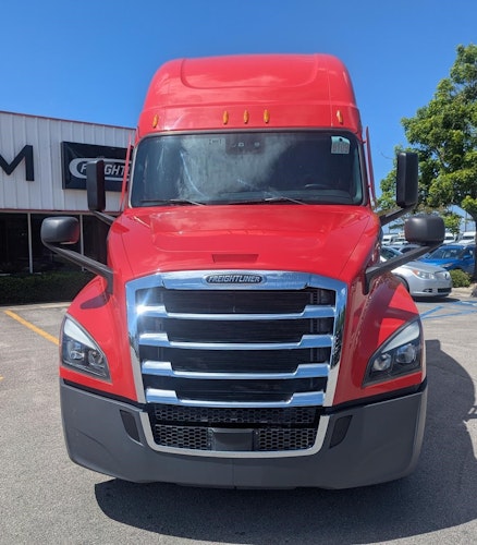 2022 Freightliner Cascadia 126" Sleeper Cab photo 2