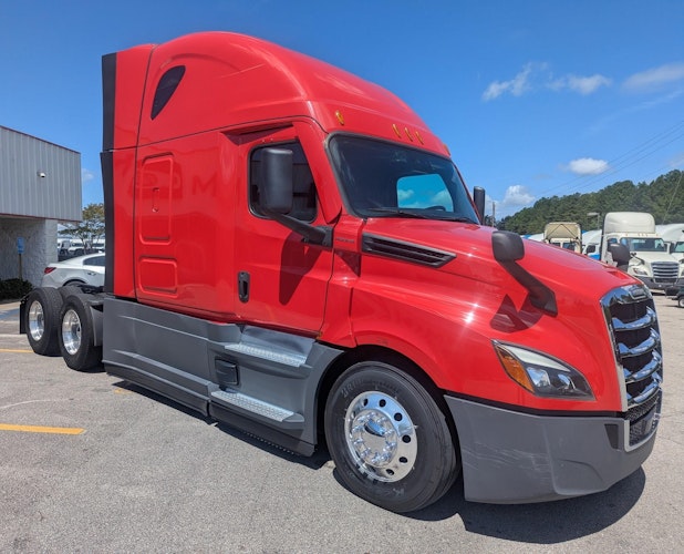 2022 Freightliner Cascadia 126" Sleeper Cab photo 3