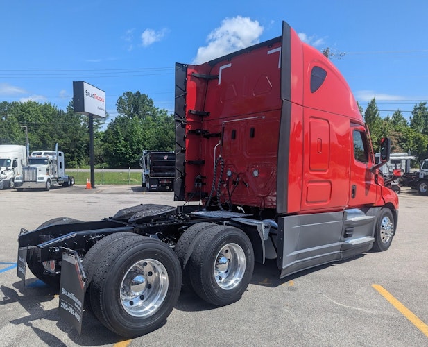 2022 Freightliner Cascadia 126" Sleeper Cab photo 4