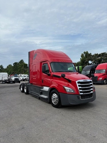 2022 Freightliner Cascadia 126" Sleeper Cab photo 4