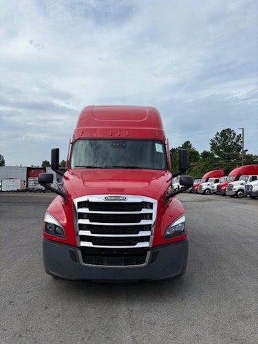 2022 Freightliner Cascadia 126" Sleeper Cab photo 2