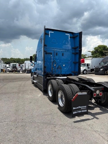 2022 Freightliner Cascadia 126" Sleeper Cab photo 4