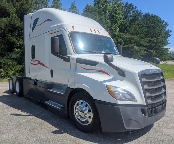 2021 Freightliner Cascadia 126" Sleeper Cab photo 4