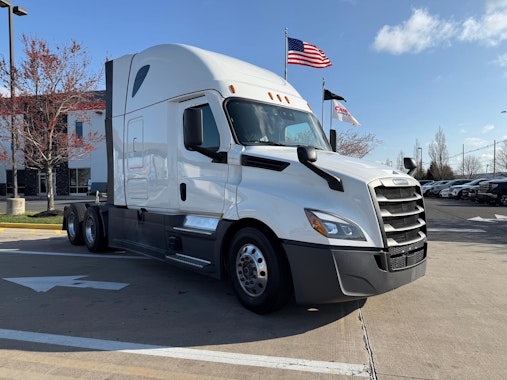 2023 FREIGHTLINER CASCADIA 126 208323
