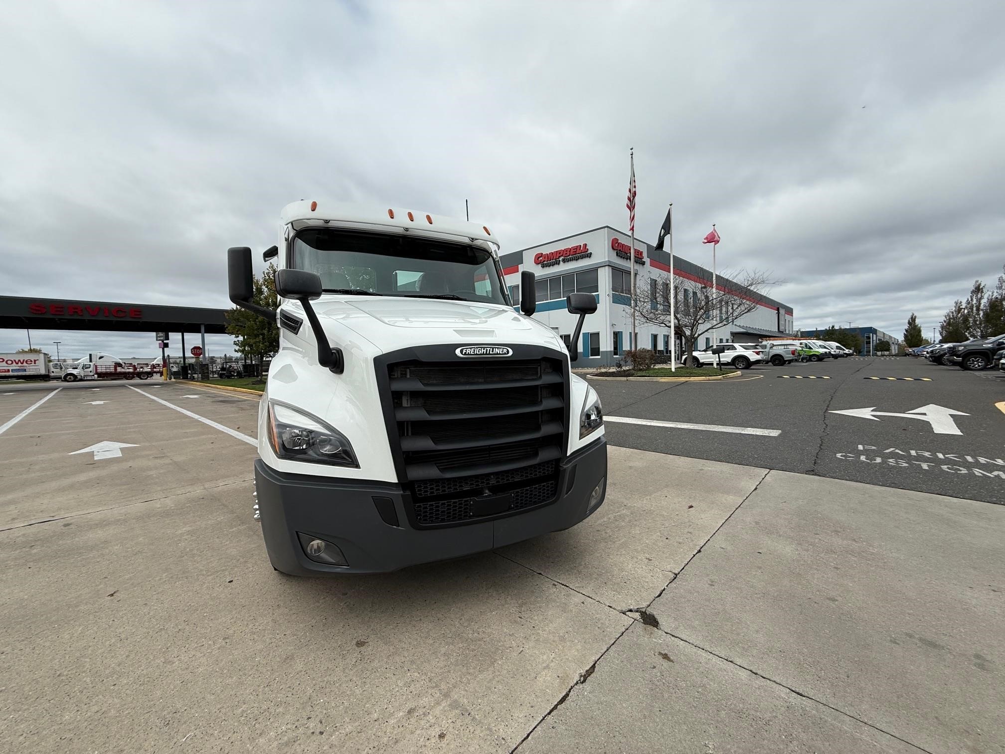 2021 Freightliner Cascadia in Midlantic, NJ — photo 2