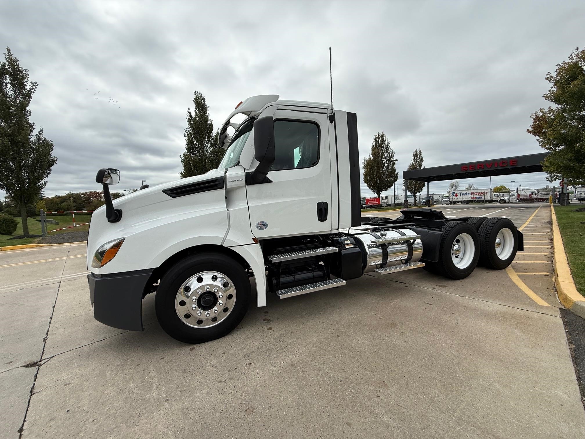 2021 Freightliner Cascadia in Midlantic, NJ — photo 3