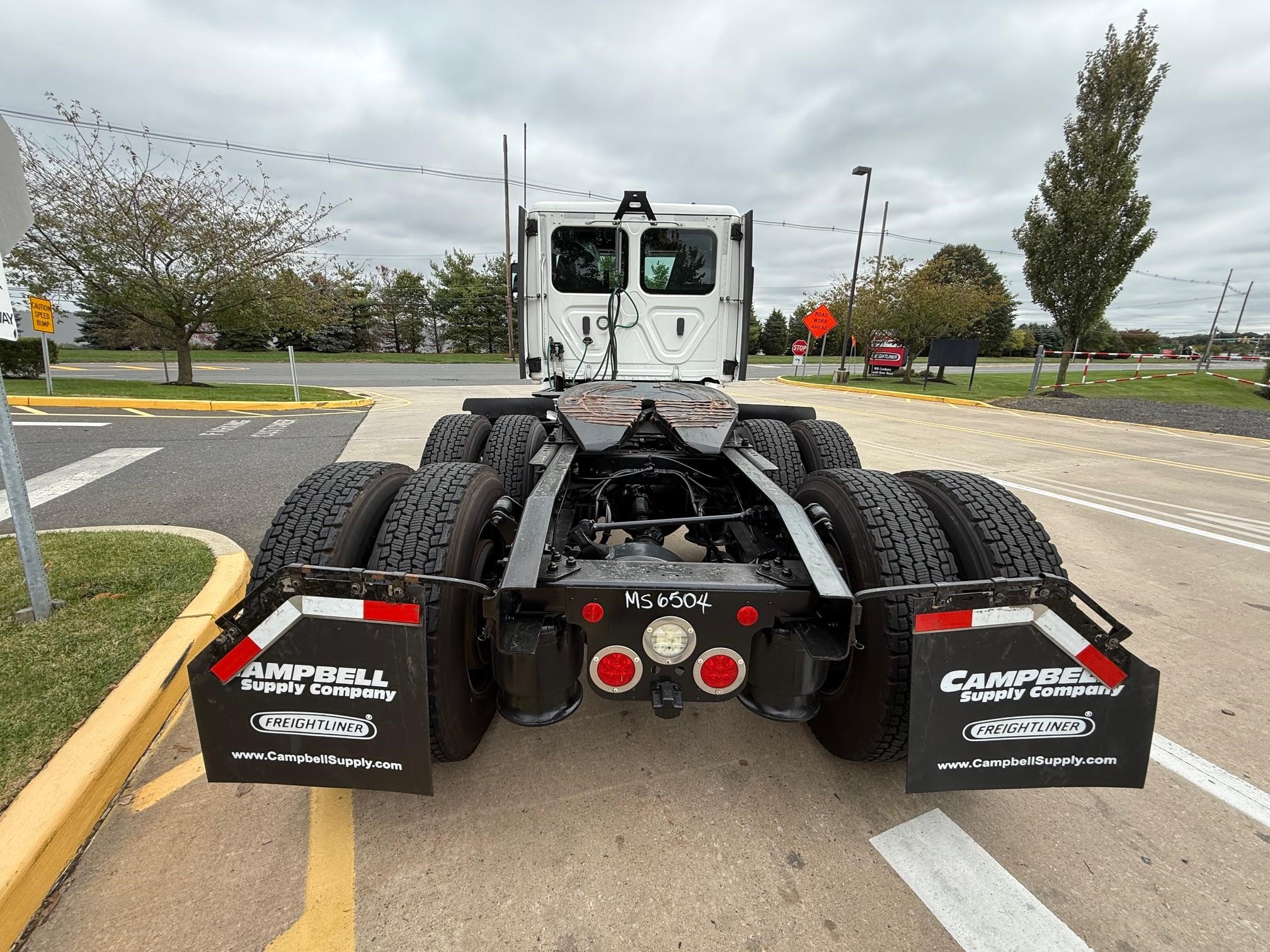 2021 Freightliner Cascadia in Midlantic, NJ — photo 5