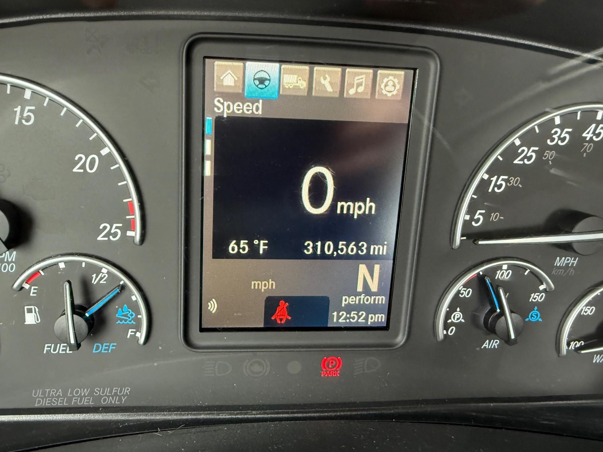 2021 Freightliner Cascadia in Midlantic, NJ — photo 7