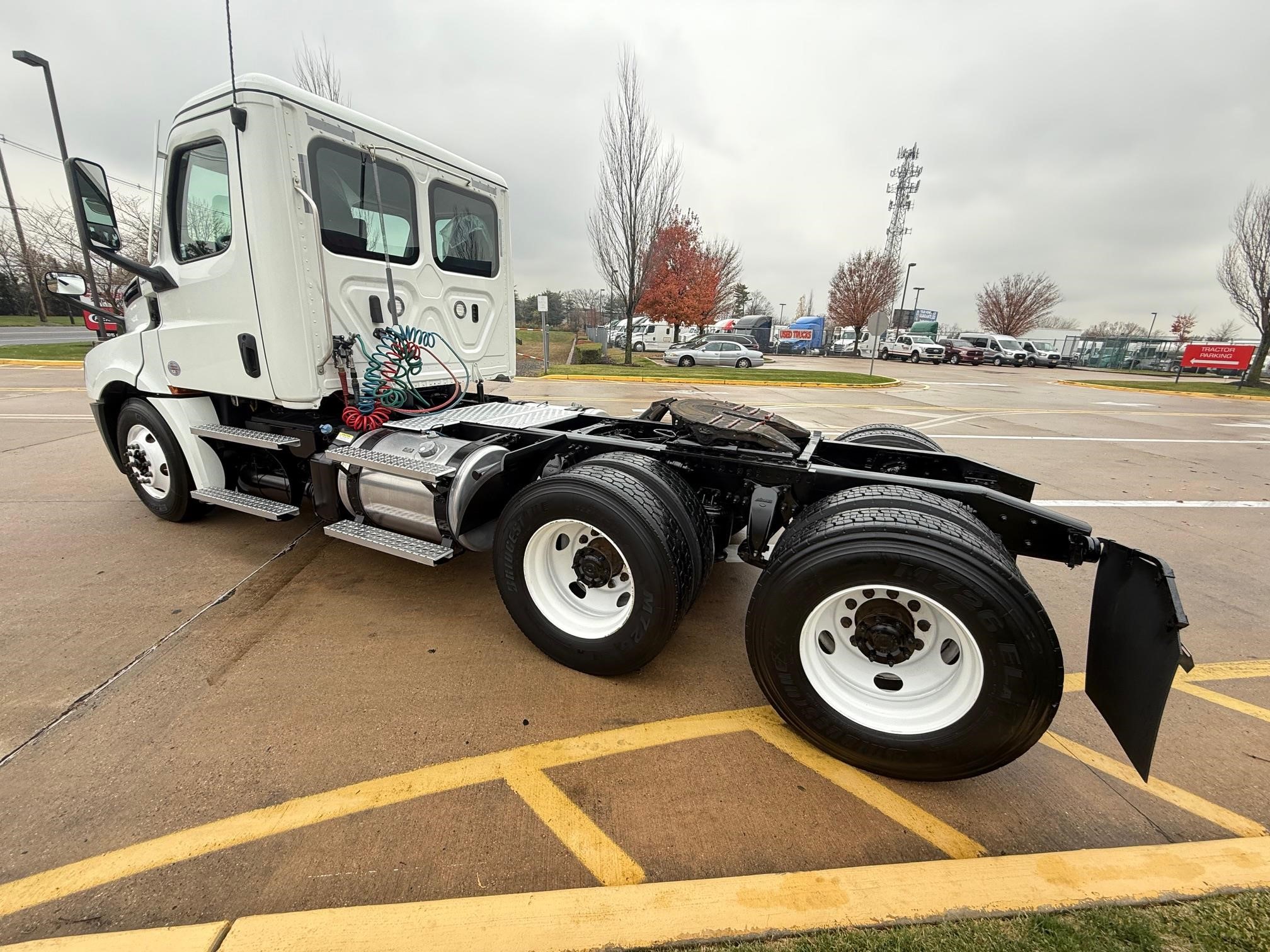 2021 Freightliner Cascadia in Midlantic, NJ — photo 4